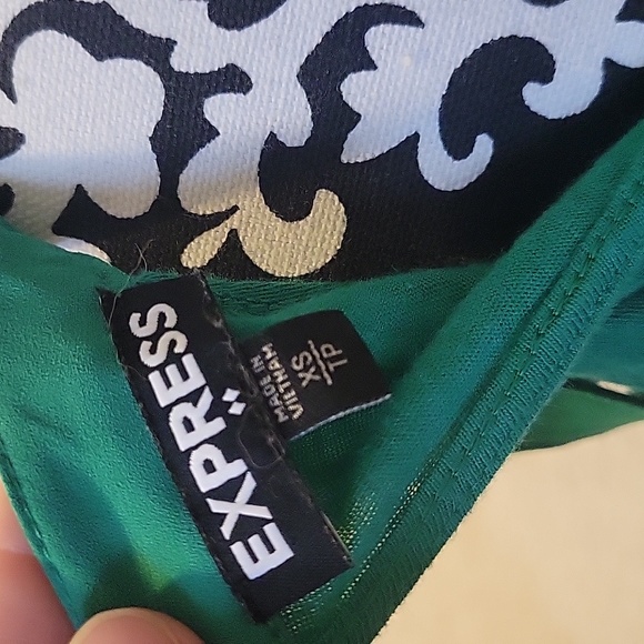Express Green Keyhole Top - Picture 5 of 9